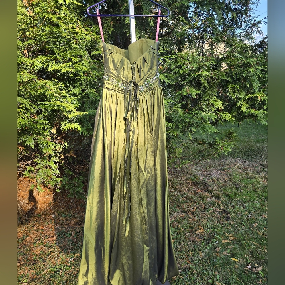 Flirt By MAGGIE SOTTERO Emerald Green XV Ball Gown Formal Dress  Size 10 - Picture 11 of 15
